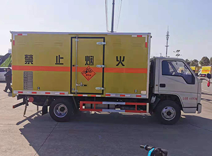 方城爆破器材运输车工人安全操作规范与智能技术保障